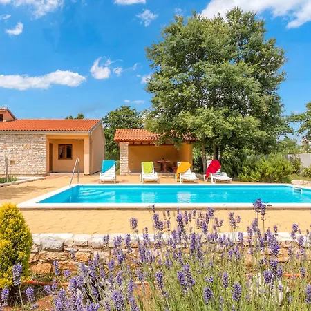 3 Bedroom Beautiful In Skicini * Jursici
