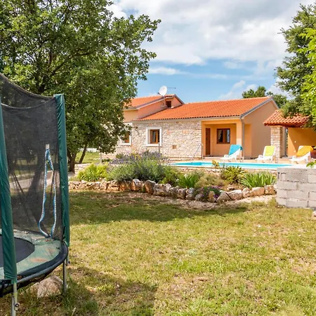 3 Bedroom Beautiful In Skicini Holiday home *