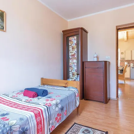 3 Bedroom Beautiful In Skicini Holiday home *